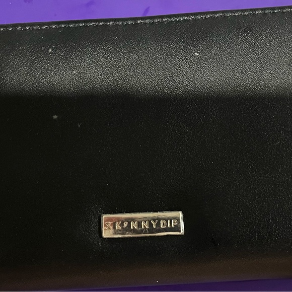 Skinny Dip Daisy Zipper Wallet - Picture 4 of 5